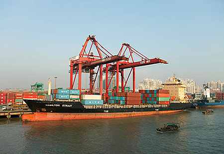 貨從香港出口，還是進口到內(nèi)地再出口出去?