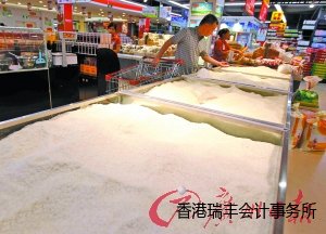 市場(chǎng)、超市已鮮見(jiàn)湖南米，出售的多是本地、泰國(guó)米。記者顧展旭 攝