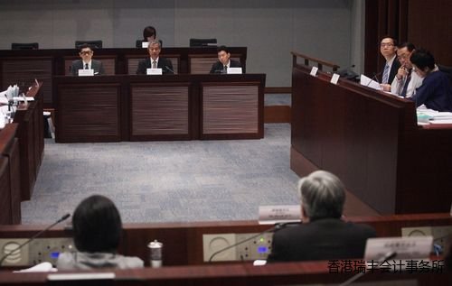 帳委會(huì)昨日再度就廉署的酬酢超支事件進(jìn)行聆訊。香港《大公報(bào)》