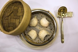 大清早吃燒、叉燒包和肉丸就像英國的下午茶一樣，是一種生活方式。